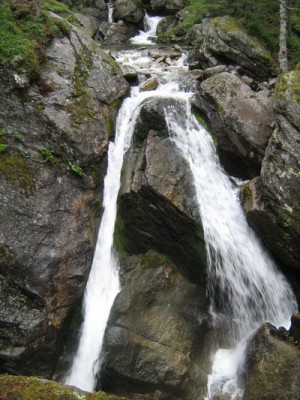 Водопад на речке Жиголан