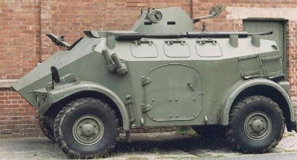 Panhard_M3_wheeled_armoured_personnel_carrier_640.jpg