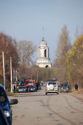 Делать было нечего - разглядывали хоть какие-то достопримечательности