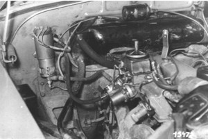 Это впрысковый двигатель на базе ЗМЗ-21. Механический впрыск. 60-е годы.