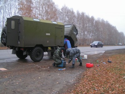 Первый день на дороге. Бьемся сразу с двумя движками.