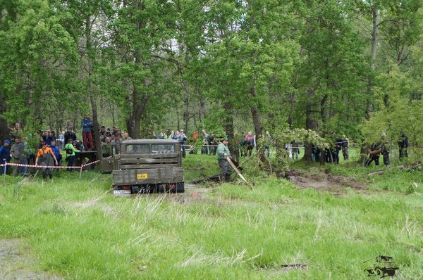 Клис как всегда безотказно всем помогал.