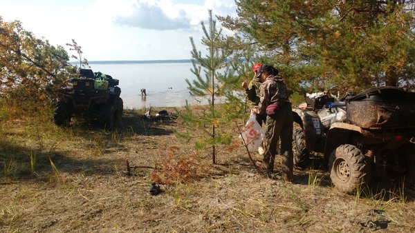 а год назад на этом месте стояли егерь и шишига