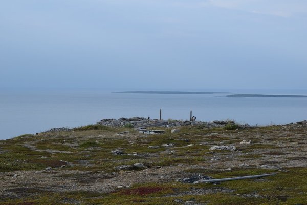 Какой был вид из домика не передать. В окна море и горы в дверь каменистое плато как сад камней.