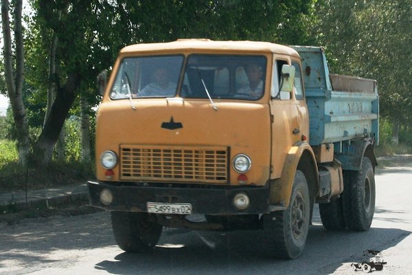 MAZ-503A.jpg