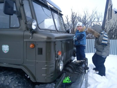 Вот и магнит на двери, кстати